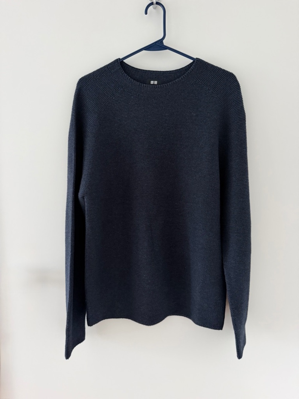 Uniqlo Men's Navy Crewneck Knit Jumper - Picture 2 of 3